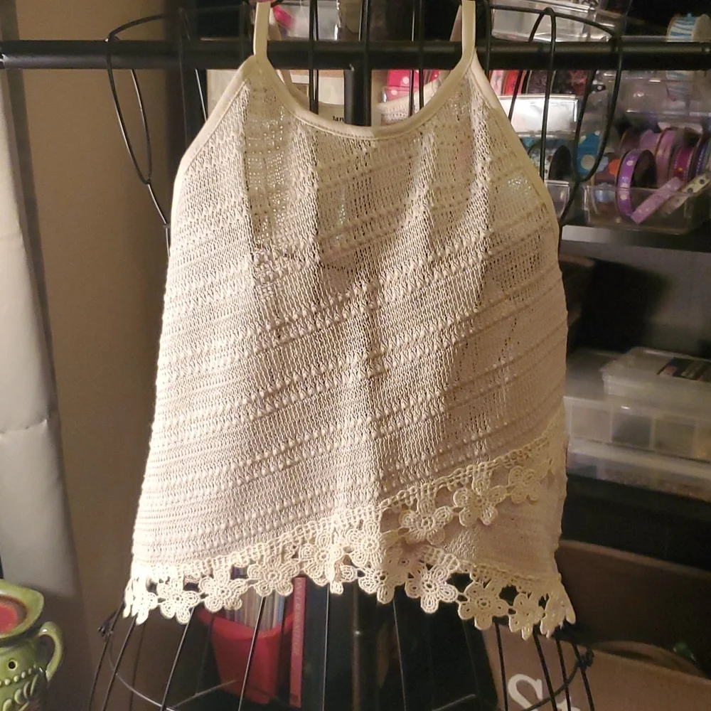 🔵Ivory Lace Tank - Picture 2 of 5